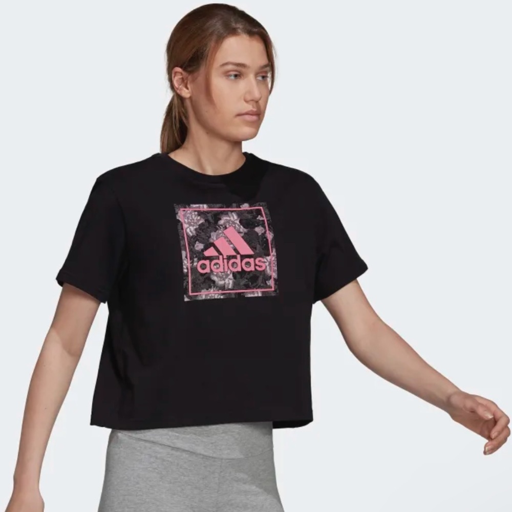 Adidas Women’s FLOWER CAMO BOX GRAPHIC TEE Size S